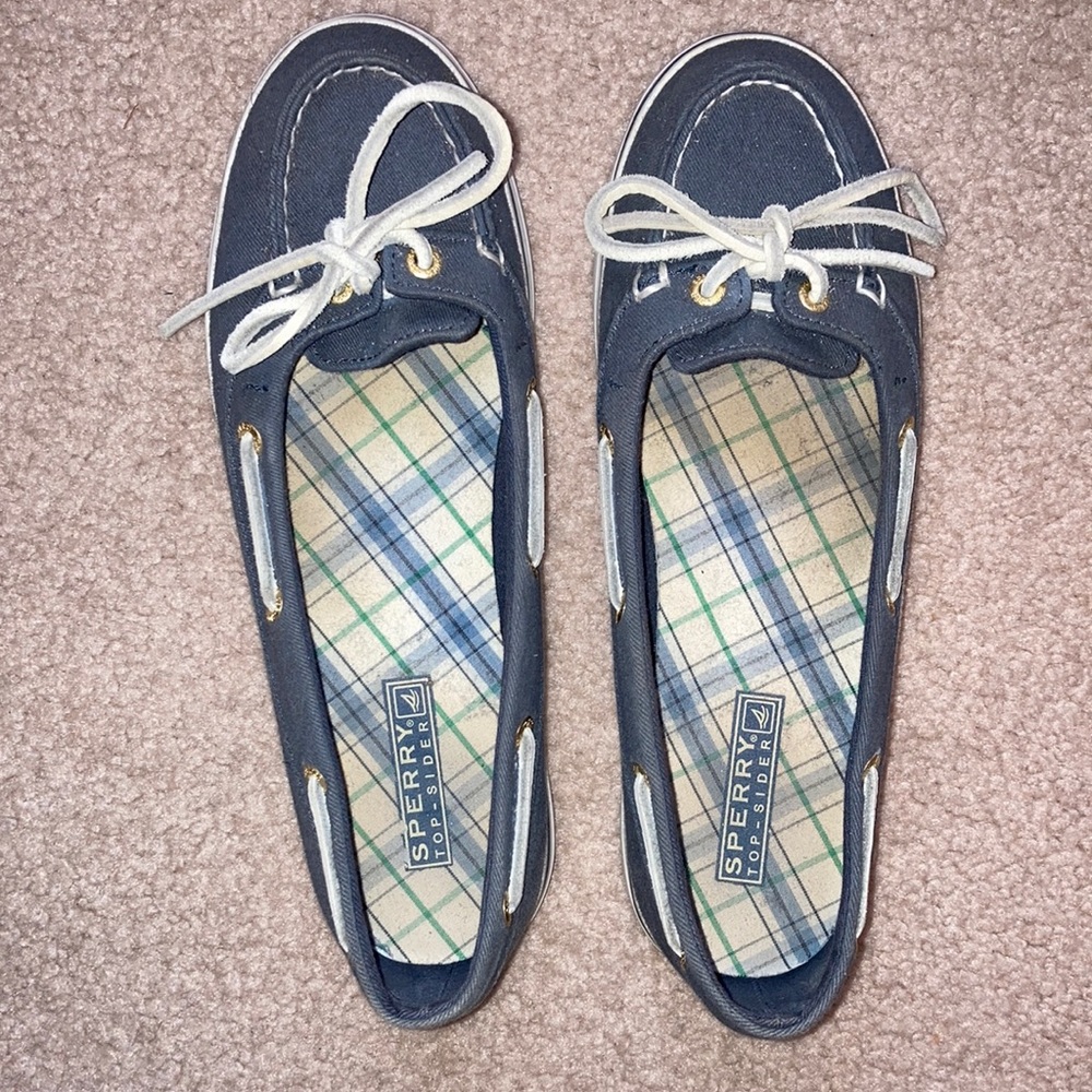Navy blue Sperrys